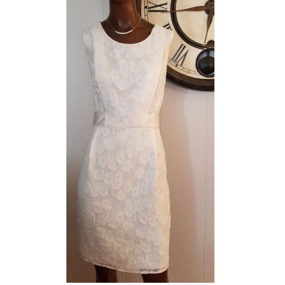 Max & Cleo White Floral Textured Sheath Dress Size 4